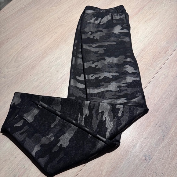 Insight smart pull on metallic camoflaugh Ladies pants size 12 - Picture 1 of 6